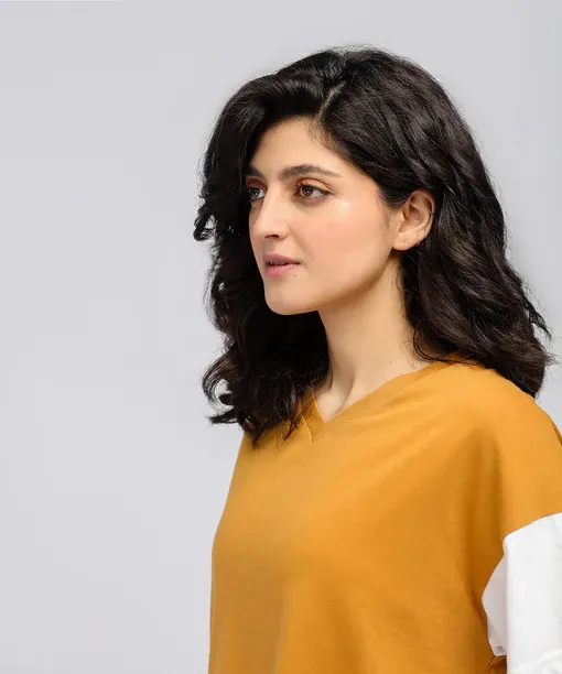 Contrast Color Block V-Neck Drop Shoulder T-Shirt – Crimson Red and Light Grey - Image 2