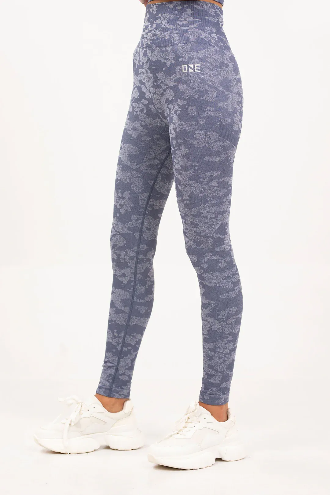 Seamless Peach Ribbed Sports Bra and Legging Set – High-Performance Gym Wear